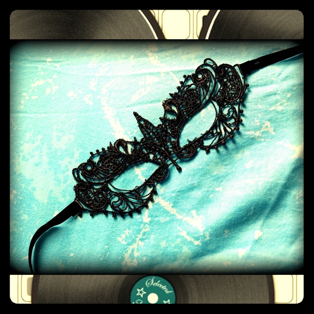 Embroidered Ball Mask